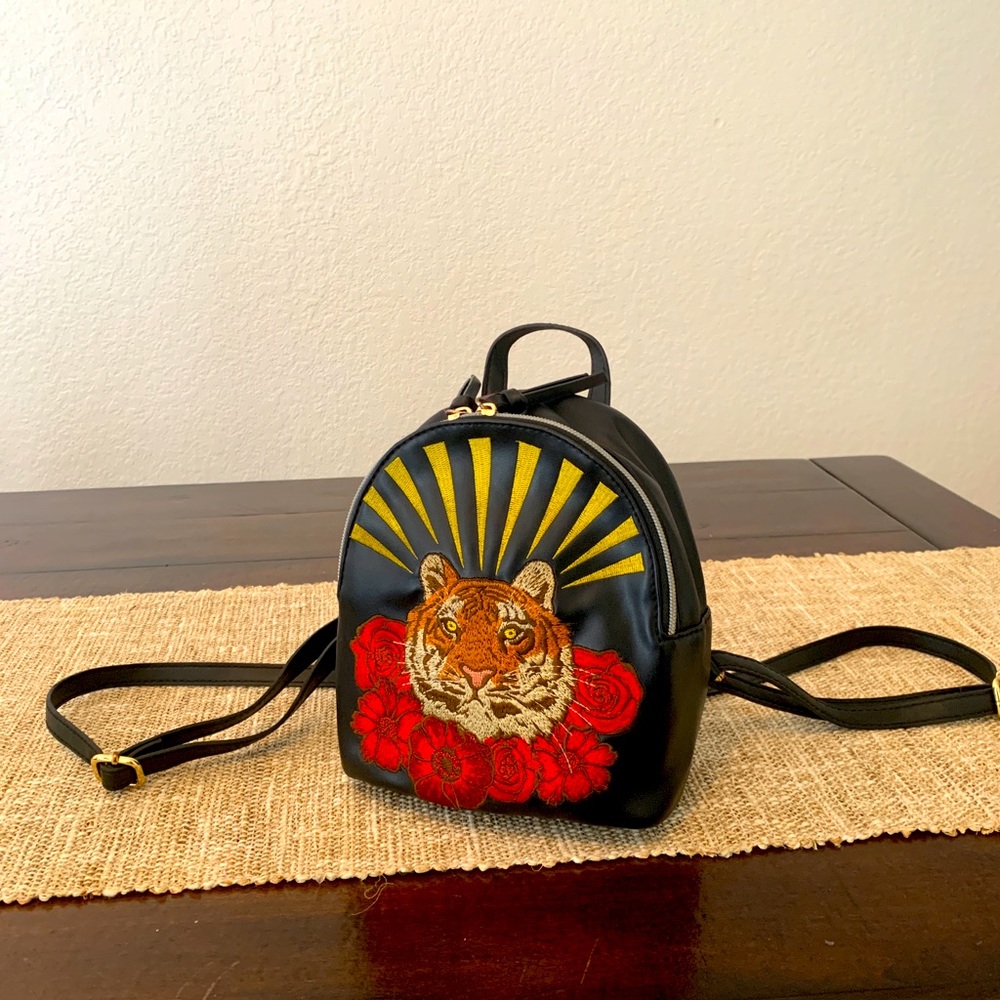 Tiger rose embroidered mini bag 🐯🌹🌟